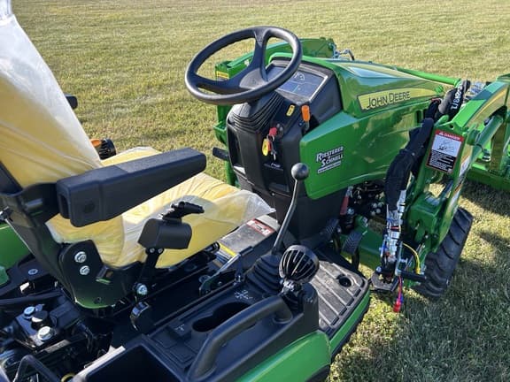 Image of John Deere 1025R equipment image 4
