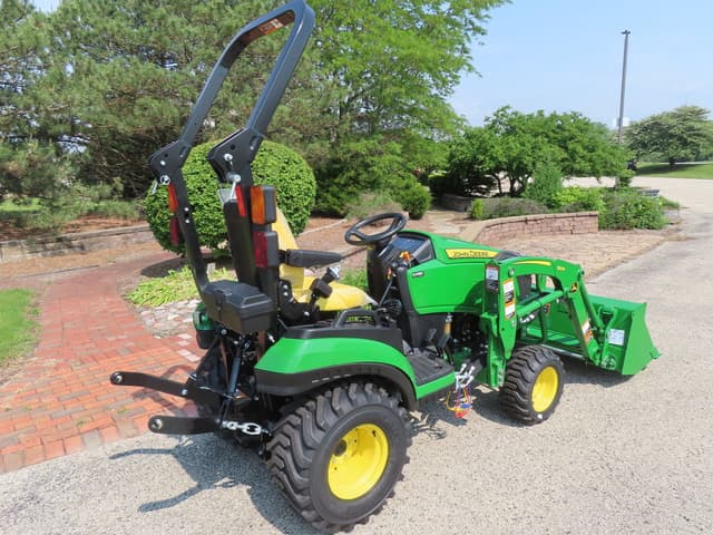 Image of John Deere 1025R equipment image 3