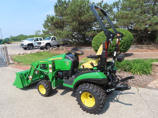 Image of John Deere 1025R equipment image 1