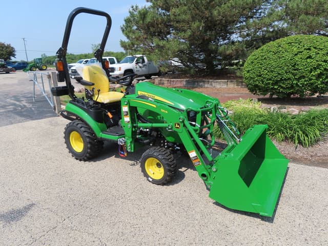 Image of John Deere 1025R equipment image 2