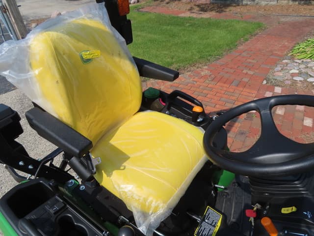 Image of John Deere 1025R equipment image 4