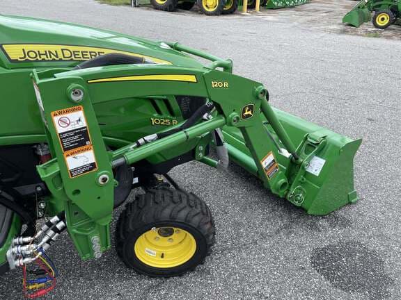 Image of John Deere 1025R equipment image 2