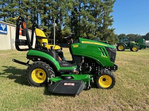 Image of John Deere 1025R equipment image 3