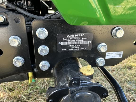 Image of John Deere 1025R equipment image 4