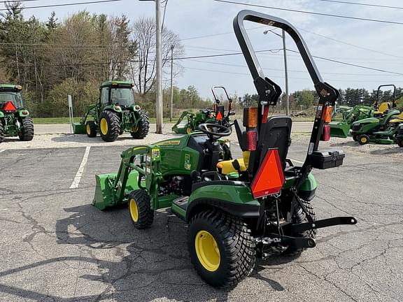 Image of John Deere 1025R equipment image 4