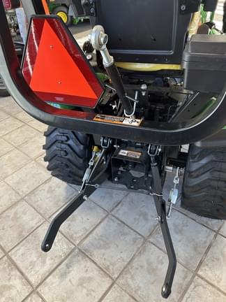 Image of John Deere 1025R equipment image 3