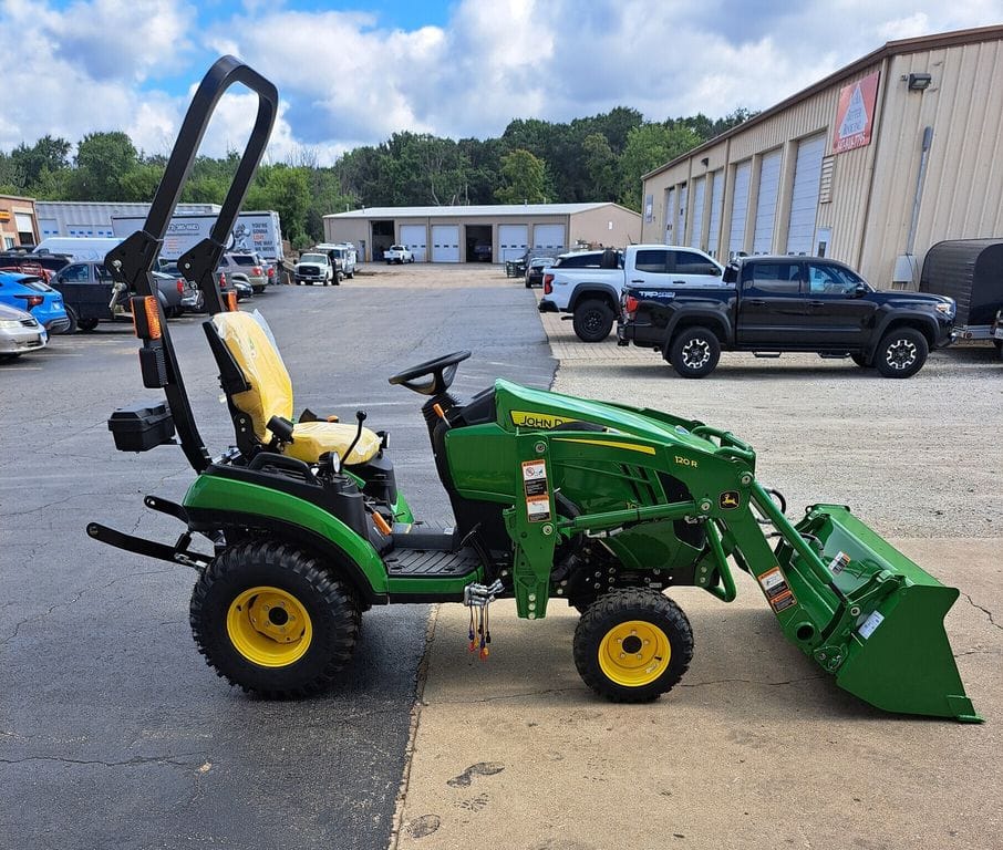 2025 John Deere 1025R Equipment Image0