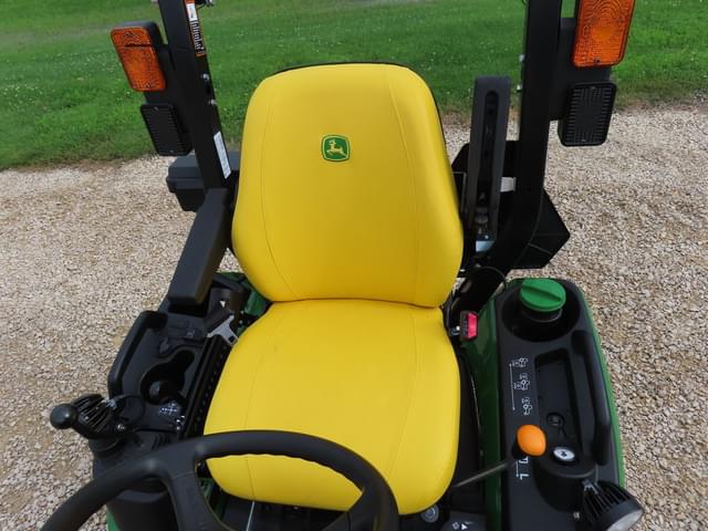 Image of John Deere 1025R equipment image 4