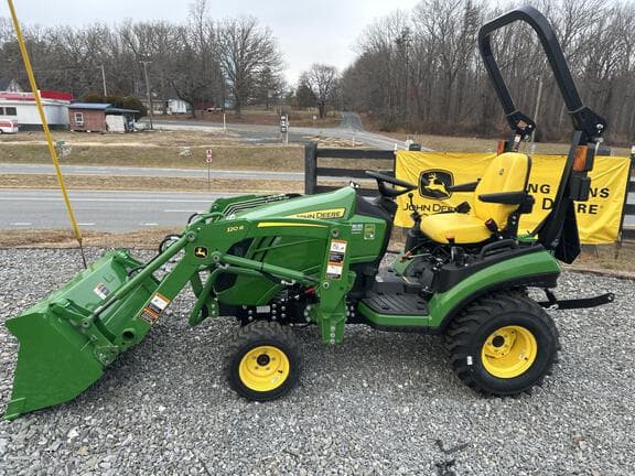 Image of John Deere 1025R equipment image 3