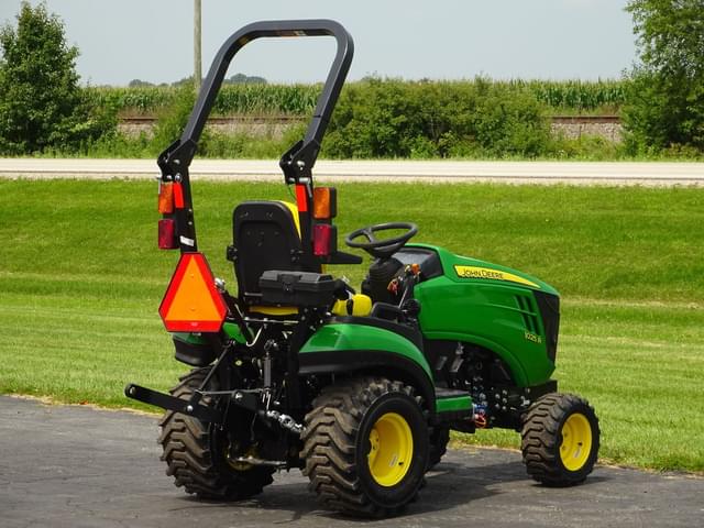 Image of John Deere 1025R equipment image 3