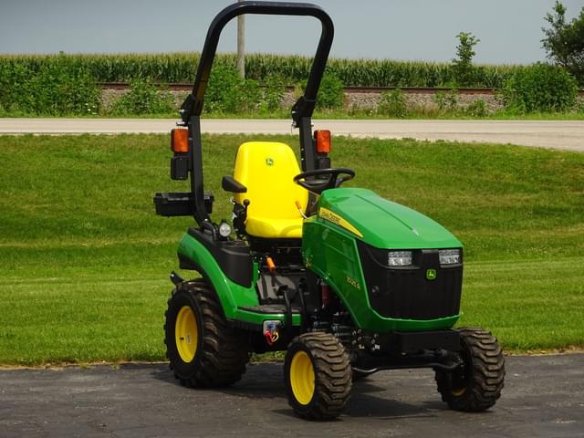 Image of John Deere 1025R equipment image 2