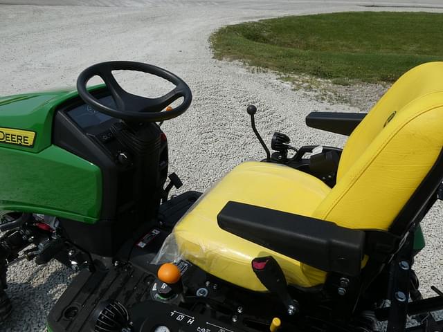 Image of John Deere 1025R equipment image 2