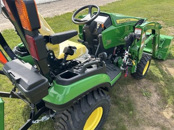Image of John Deere 1025R equipment image 4