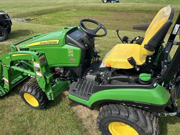 Image of John Deere 1025R equipment image 3