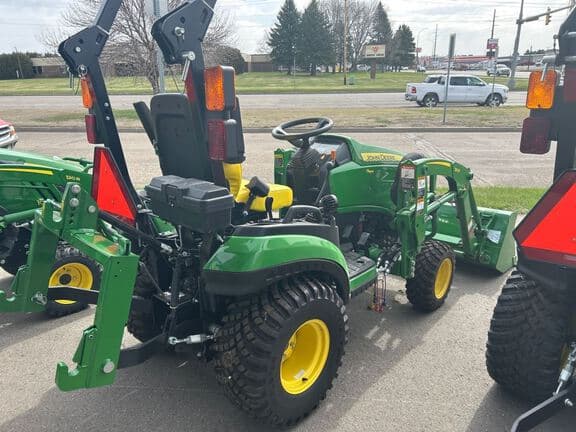 Image of John Deere 1025R equipment image 4