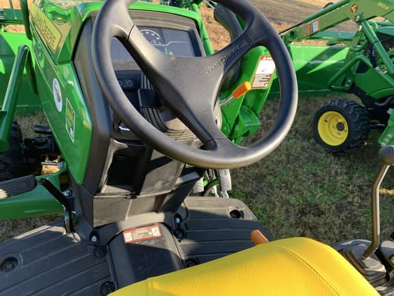 Image of John Deere 1025R equipment image 4