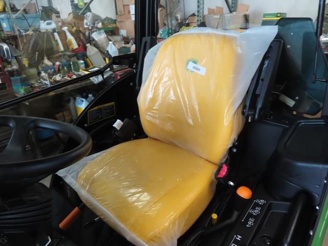 Image of John Deere 1025R equipment image 4