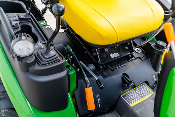 Image of John Deere 1025R equipment image 4