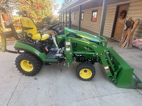 2025 John Deere 1025R Equipment Image0