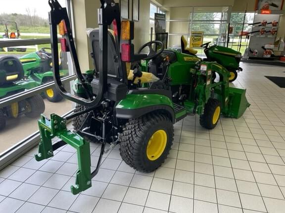 Image of John Deere 1025R equipment image 3