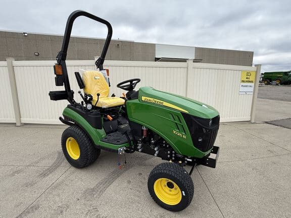 Image of John Deere 1025R equipment image 3