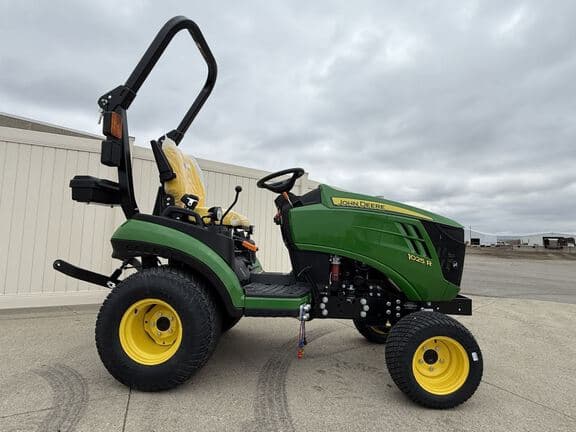 Image of John Deere 1025R equipment image 4