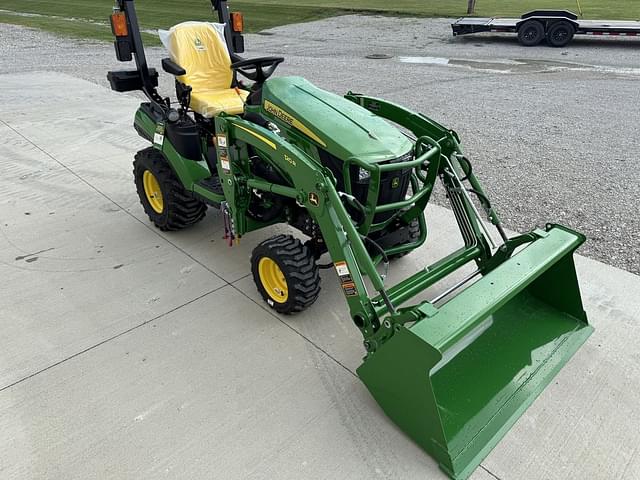 Image of John Deere 1025R equipment image 3