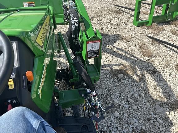 Image of John Deere 120R equipment image 1