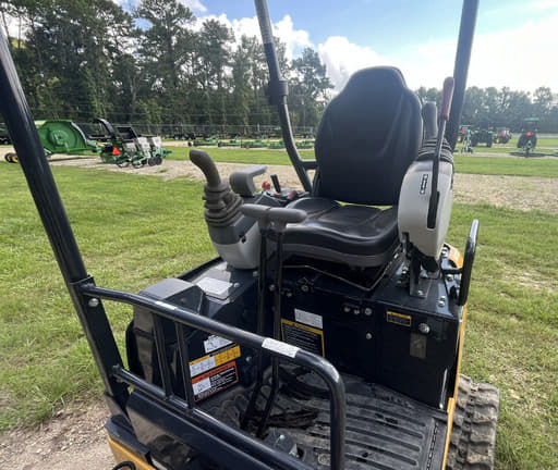 Image of John Deere 17P equipment image 4