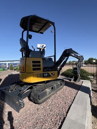 Image of John Deere 17P equipment image 2