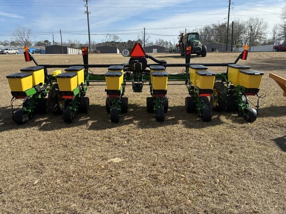 Image of John Deere 1705 equipment image 3