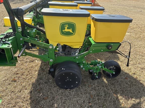 Image of John Deere 1705 equipment image 4