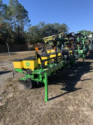 Image of John Deere 1705 equipment image 3