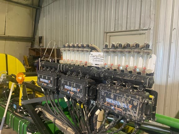 Image of John Deere 1725 equipment image 3