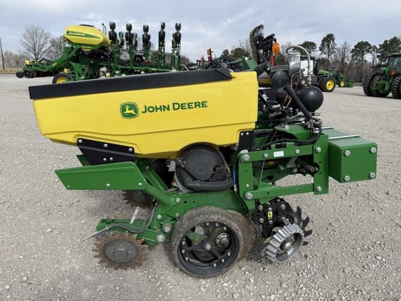 Image of John Deere 1725 equipment image 4