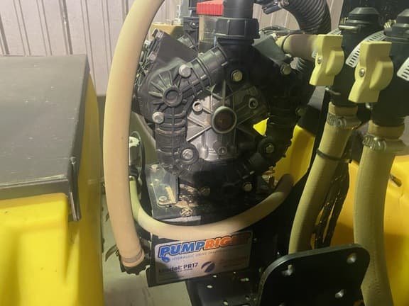 Image of John Deere 1725 equipment image 1