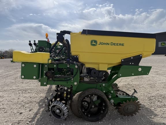 Image of John Deere 1725 equipment image 3