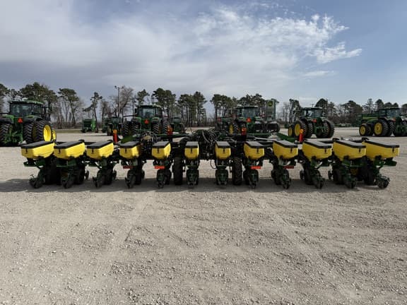 Image of John Deere 1725 equipment image 2