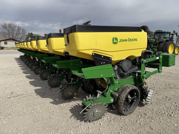2025 John Deere 1725 Equipment Image0