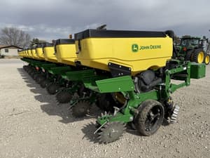 2025 John Deere 1725 Image