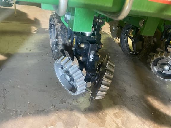 Image of John Deere 1725 equipment image 4