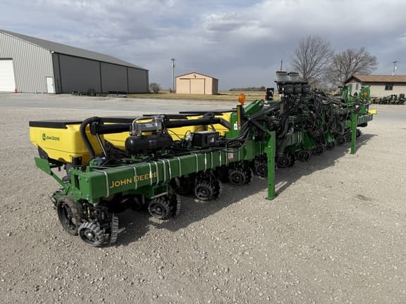 Image of John Deere 1725 equipment image 4