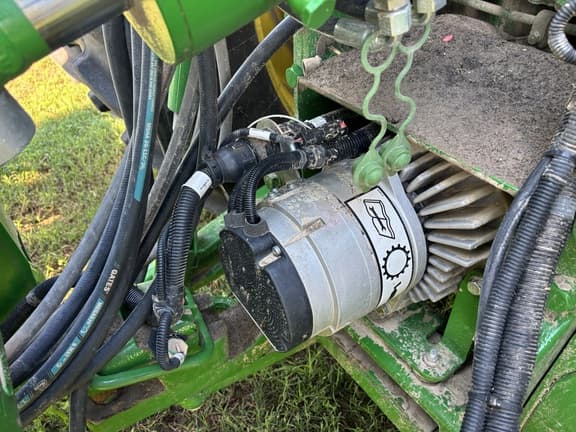 Image of John Deere 1725C equipment image 4