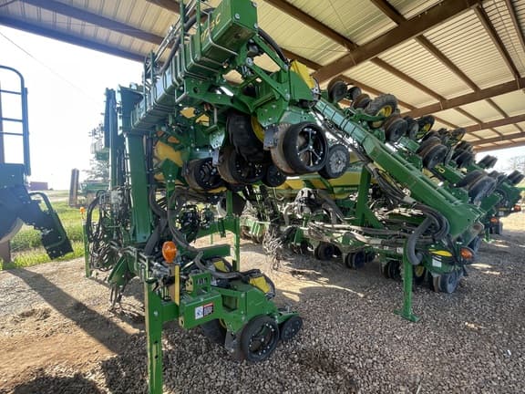 Image of John Deere 1725 equipment image 2