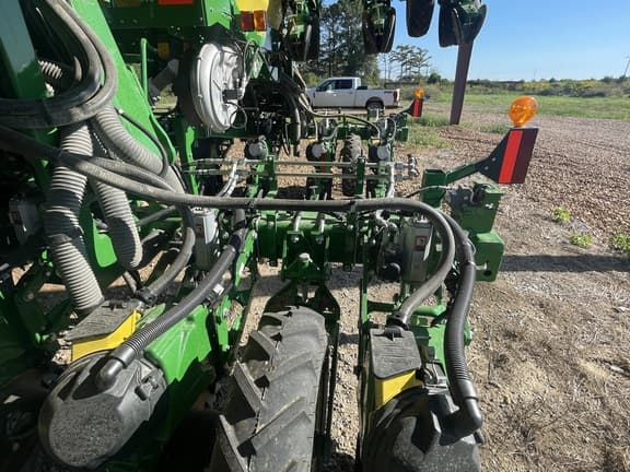 Image of John Deere 1725 equipment image 3