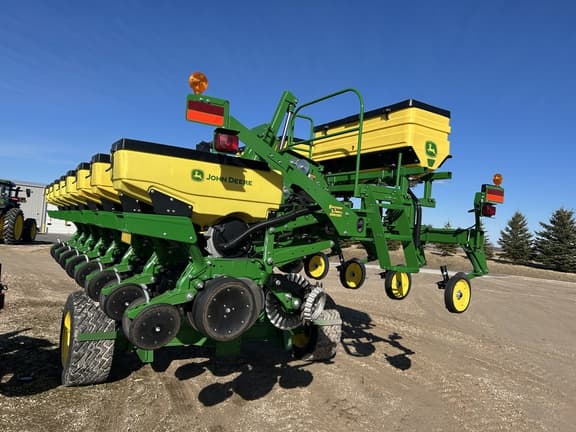 Image of John Deere 1745 Primary image
