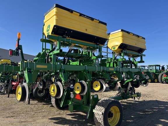 Image of John Deere 1745 equipment image 3