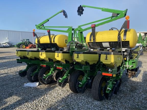 Image of John Deere 1765 equipment image 2