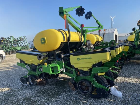 Image of John Deere 1765 equipment image 4