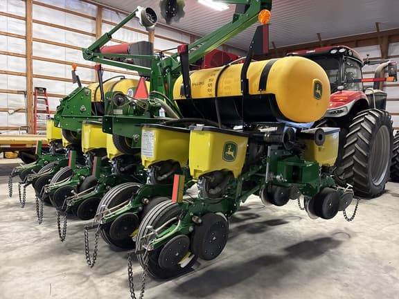 Image of John Deere 1765 equipment image 4
